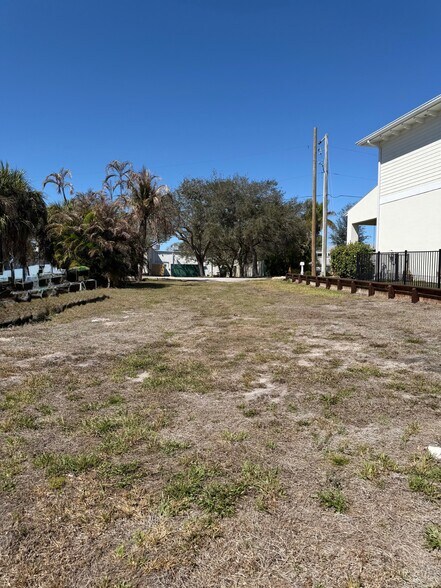 More Photos Of 4575 SE Dixie Hwy, Stuart Office For Sale
