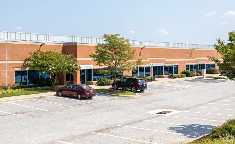 More Photos Of 11820-11860 W Market Pl, Fulton Unknown For Lease