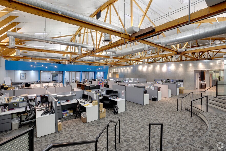 More Photos Of 4501 E McDowell Rd, Phoenix Showroom For Sale