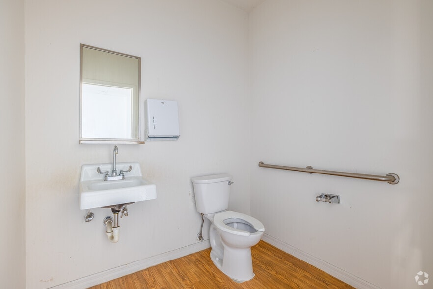 More Photos Of 4901 E Silver Springs Blvd, Ocala Unknown For Lease