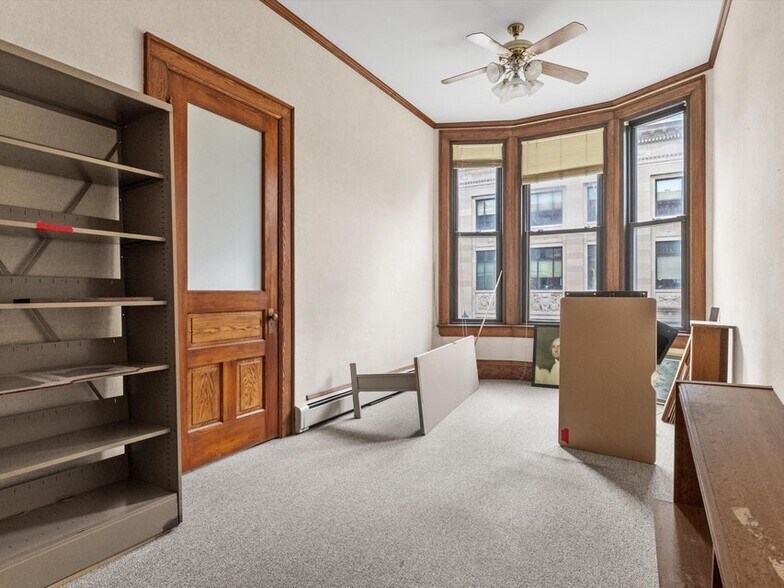 More Photos Of 921-931 8th St, Manitowoc Office For Sale