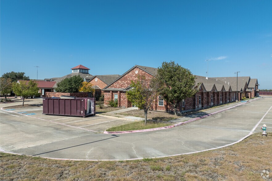 More Photos Of 830 E Princeton Dr, Princeton Hospital For Sale