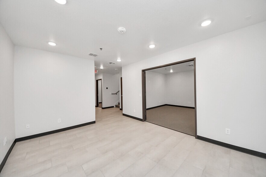 More Photos Of 6536 Greatwood Pky, Sugar Land Office For Sale