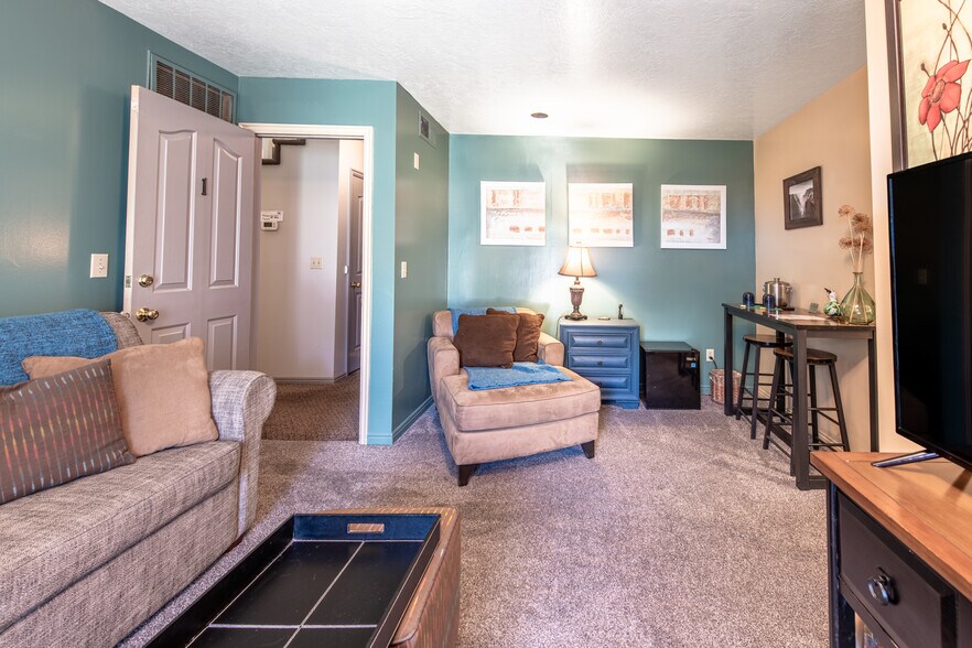 More Photos Of 29 Canyon View Dr, Springdale Hospitality For Sale