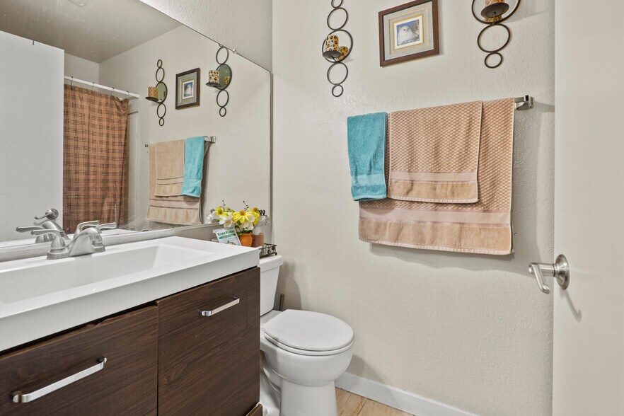 More Photos Of 10129 Commerce Ave, Tujunga Apartments For Sale