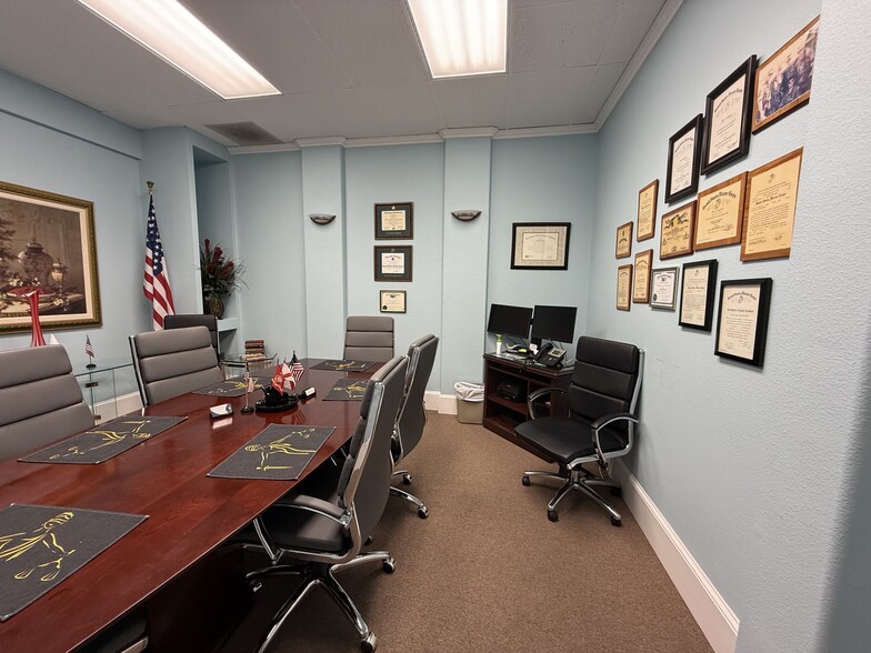 More Photos Of 156 W Robertson St, Brandon Office For Lease