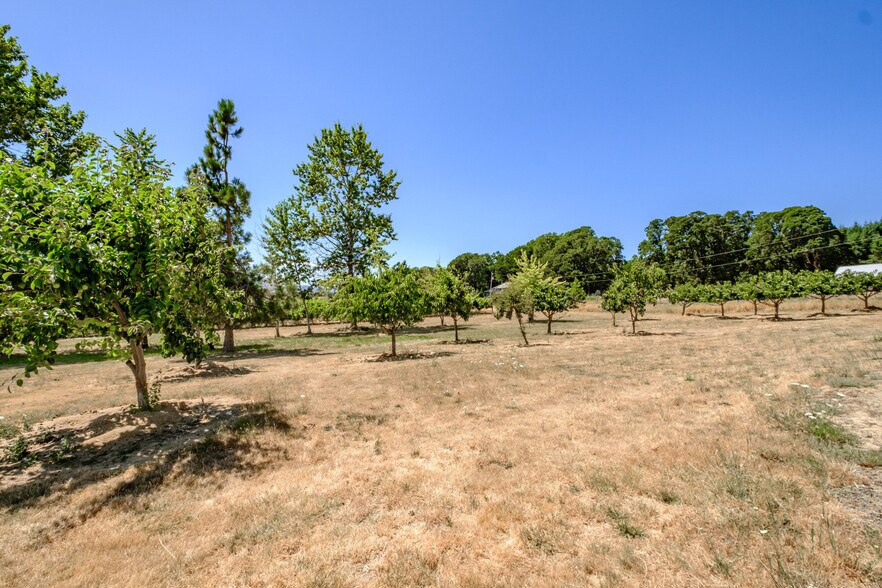 More Photos Of 10845 Brateng Rd, Monmouth Winery Vineyard For Sale