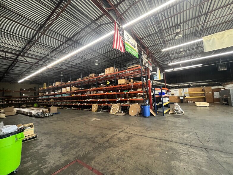 More Photos Of 4130-4150 Will Rogers Pky, Oklahoma City Warehouse For Lease