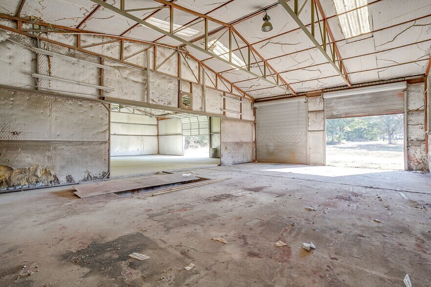 More Photos Of 3550 N Main St, Cleburne Industrial For Sale