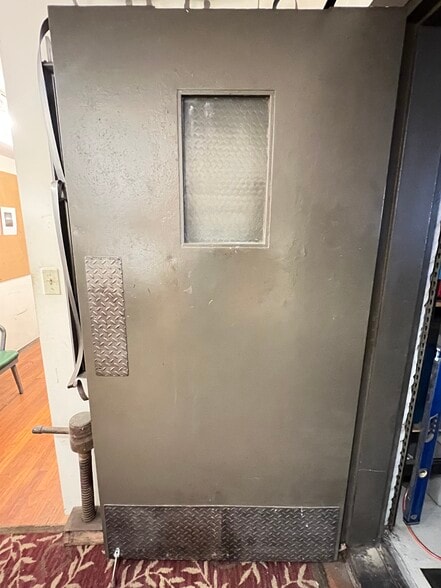 More Photos Of 1438-1442 Light St, Baltimore Showroom For Sale