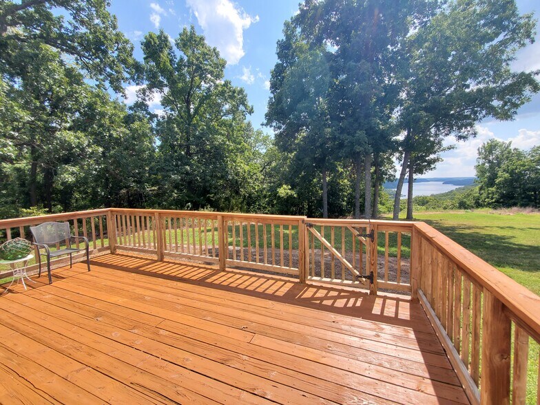 More Photos Of 250 Sunset Hills Dr, Sunrise Beach Storefront Retail Office For Sale