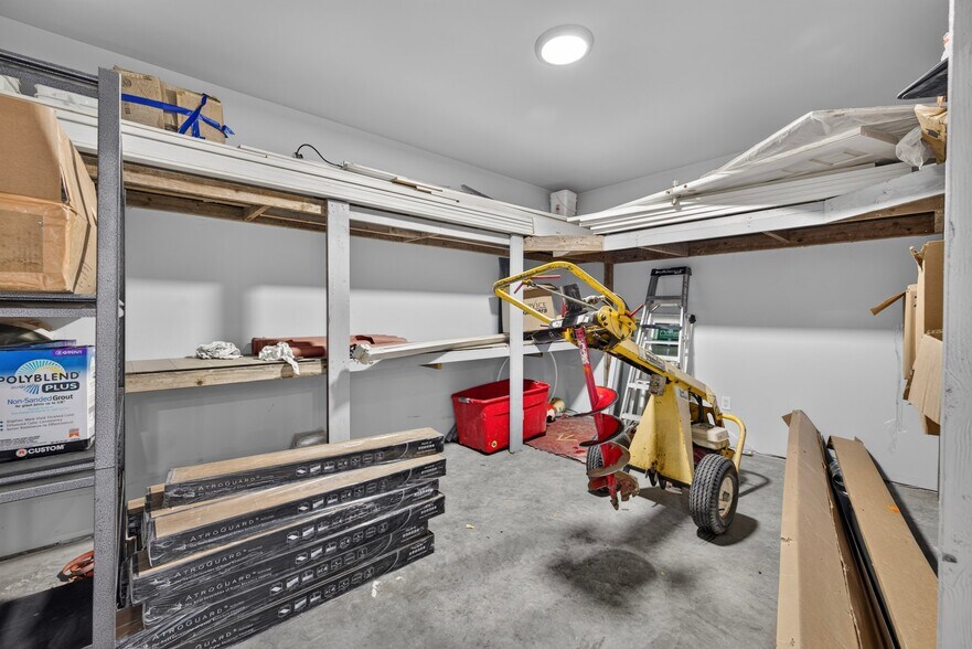 More Photos Of 506 E Stover Rd, Grandview Warehouse For Sale