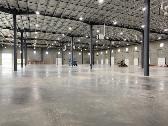 More Photos Of 9201 Polaris Dr, Oklahoma City Distribution For Lease