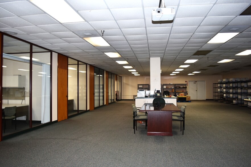 More Photos Of 4006 N Airport Rd, Plant City Warehouse For Sale