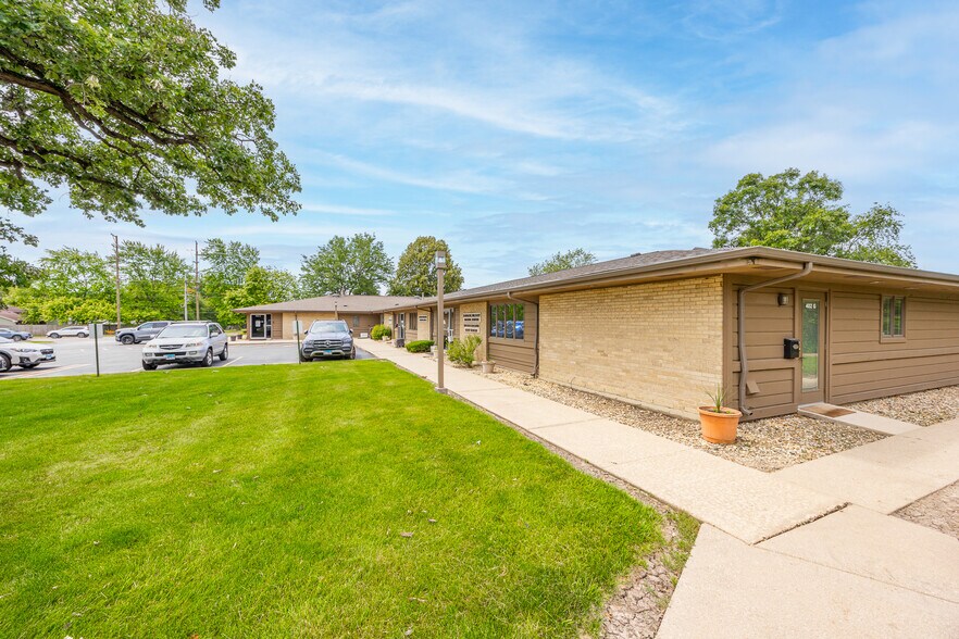 More Photos Of 402 W Boughton Rd, Bolingbrook Medical For Lease