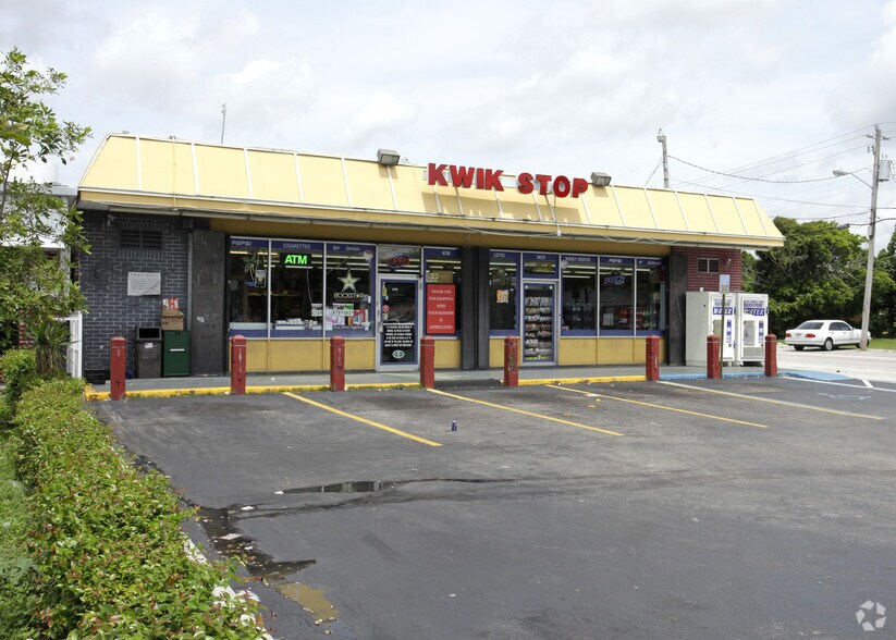 More Photos Of 16798 N Miami Ave, North Miami Beach Convenience Store For Sale
