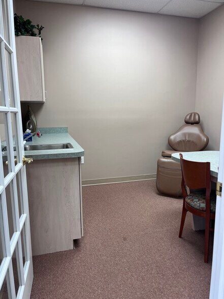 More Photos Of 871 W King St, Shippensburg Office For Lease