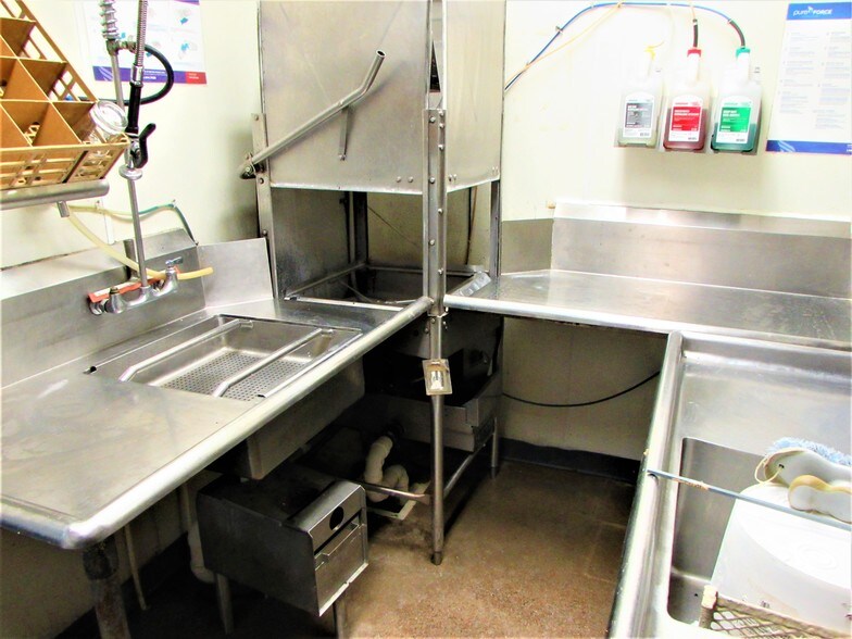 More Photos Of 6931 Gravois Ave, Saint Louis Restaurant For Sale