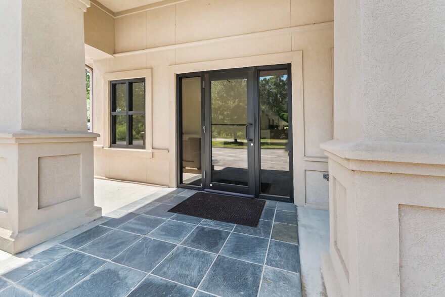 More Photos Of 119 Southern Blvd, Savannah Office For Sale