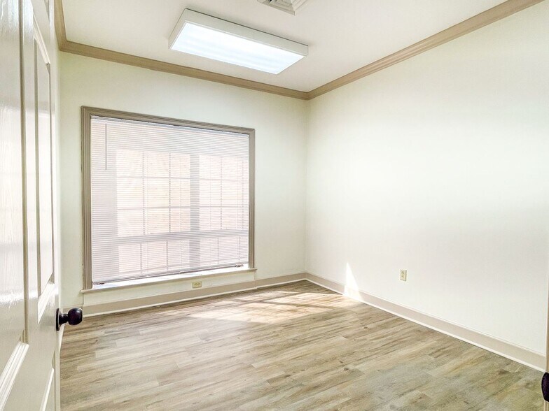 More Photos Of 4917 S Sherwood Forest Blvd, Baton Rouge Office For Lease