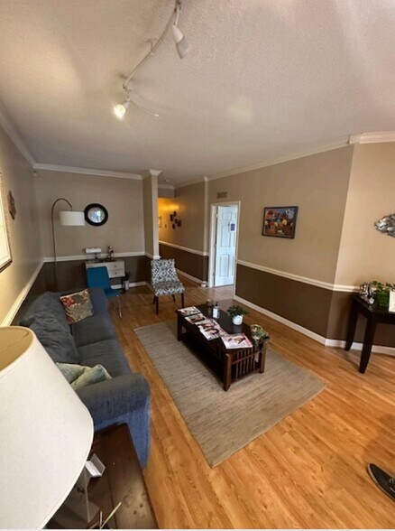 More Photos Of 860 Salisbury St, Kernersville Office For Sale