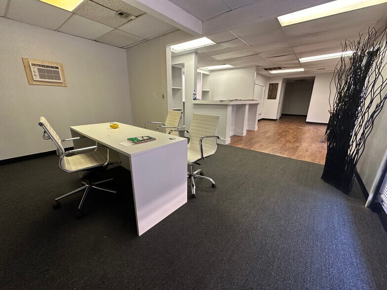 More Photos Of 1712 N Rockwelll Ave, Bethany Office For Sale