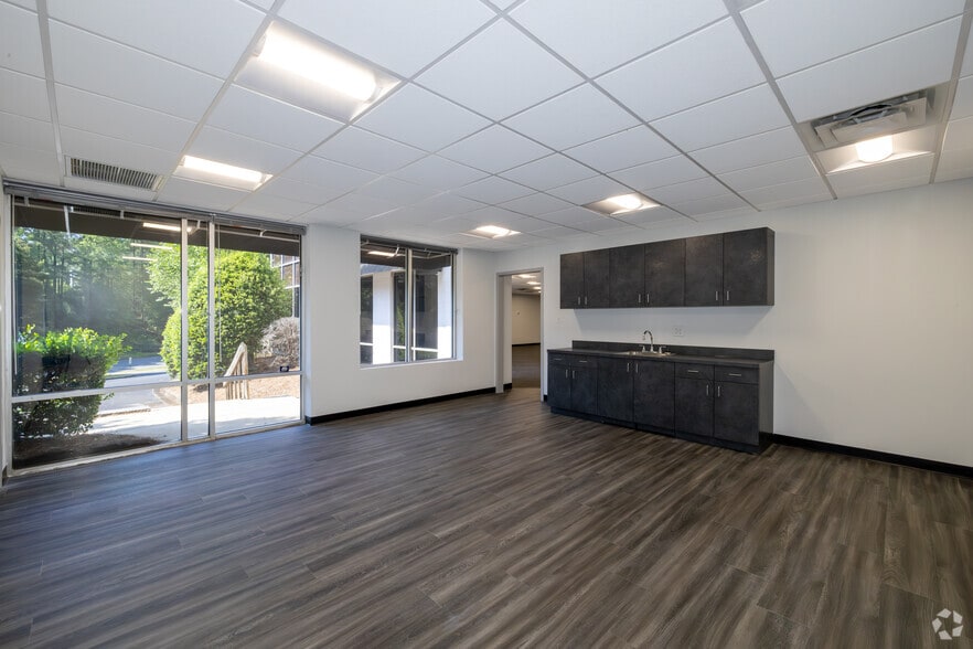 More Photos Of 2220 Center Park Dr, Charlotte Light Distribution For Lease