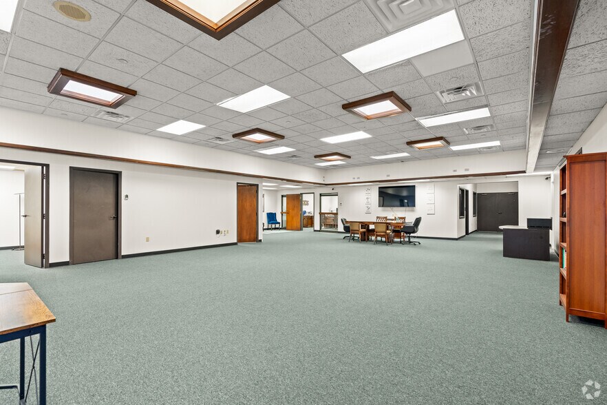 More Photos Of 5751 Kroger Dr, Fort Worth Office For Lease