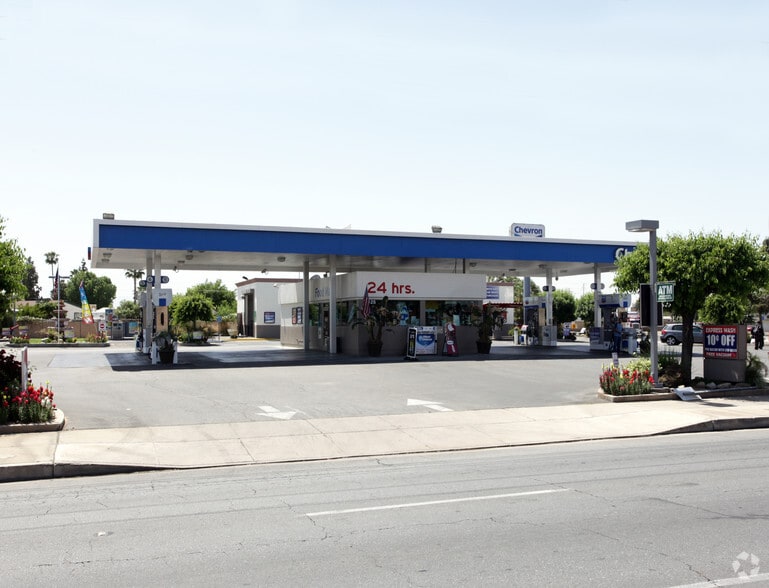 More Photos Of 2525 White Ln, Bakersfield Service Station For Sale