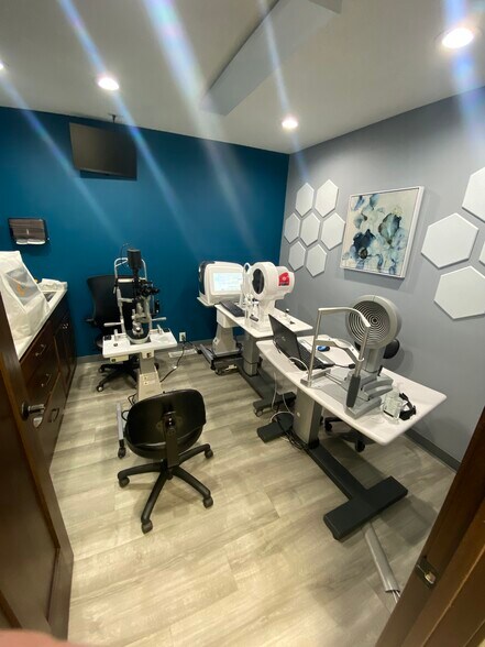 More Photos Of 1608 Ohm Ave, Eau Claire Office For Lease