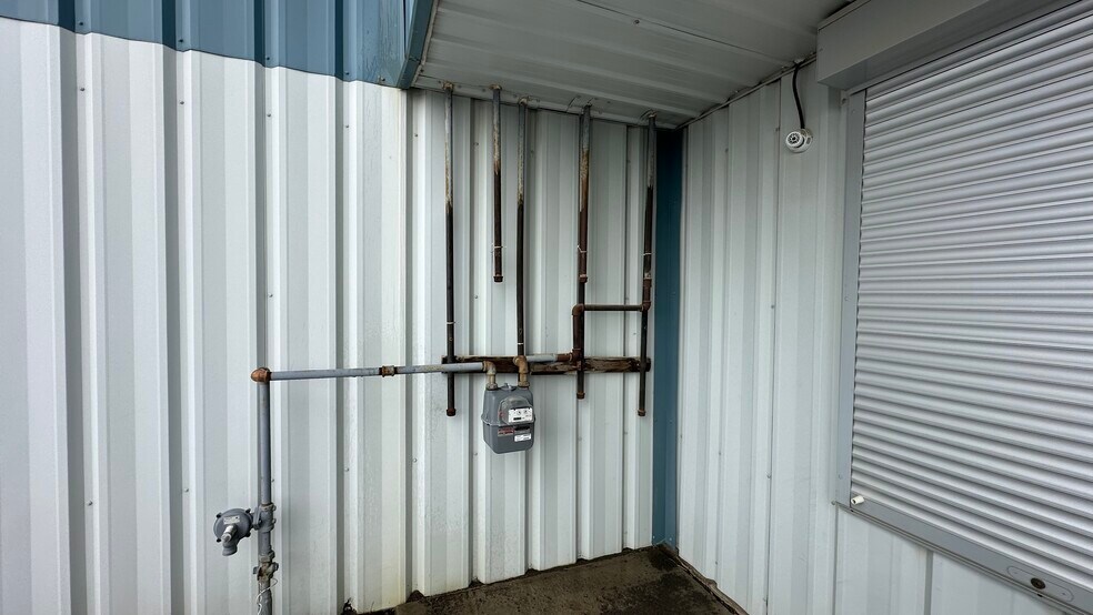 More Photos Of 27 Mccool Cres, Crossfield Warehouse For Lease