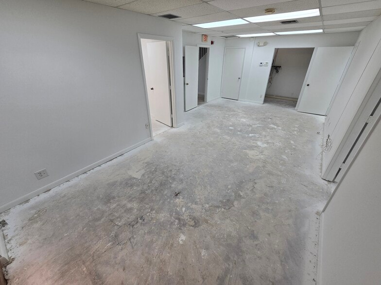 More Photos Of 7800 W Oakland Park Blvd, Sunrise Medical For Lease
