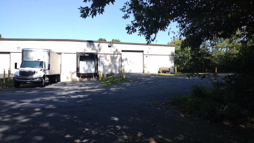 More Photos Of 160 Water St, Reading Flex For Lease