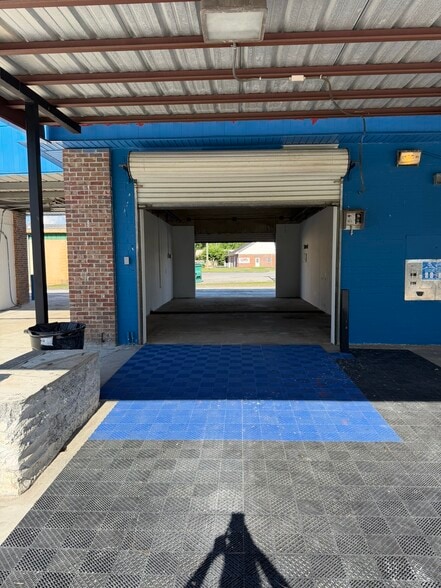 More Photos Of 102 S Fair St, Calhoun Carwash For Sale