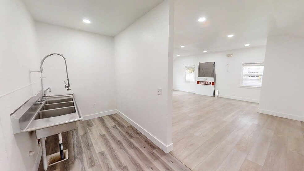 More Photos Of 11518 NE Sandy Blvd, Portland Apartments For Sale