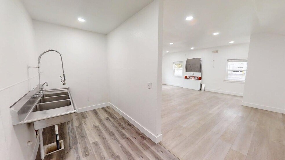 More Photos Of 11518 NE Sandy Blvd, Portland Apartments For Lease
