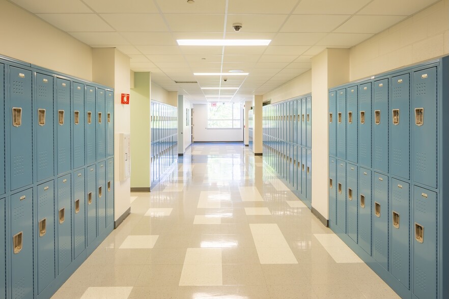 More Photos Of 2989 N Milwaukee Ave, Chicago Schools For Sale