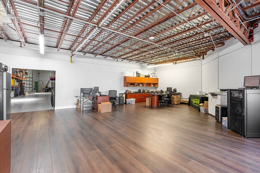 More Photos Of 1200 S Rogers Cir, Boca Raton Warehouse For Lease