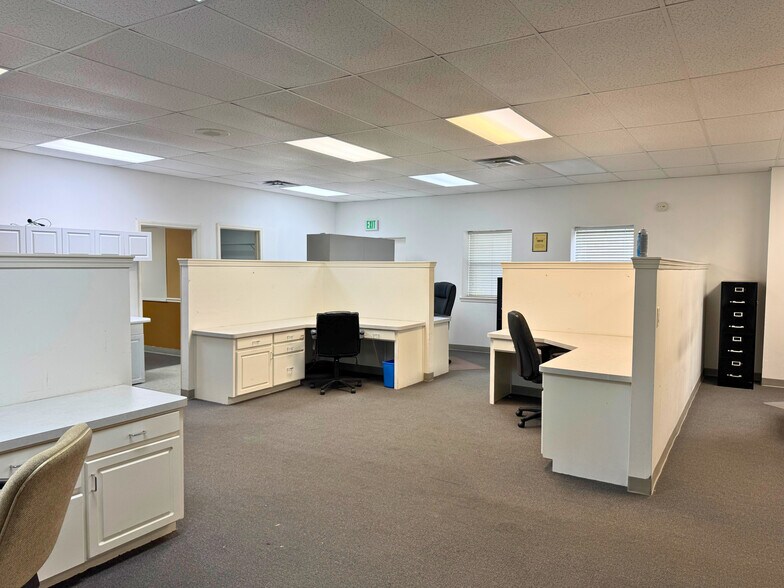 More Photos Of 7794 Grow Dr, Pensacola Office For Lease