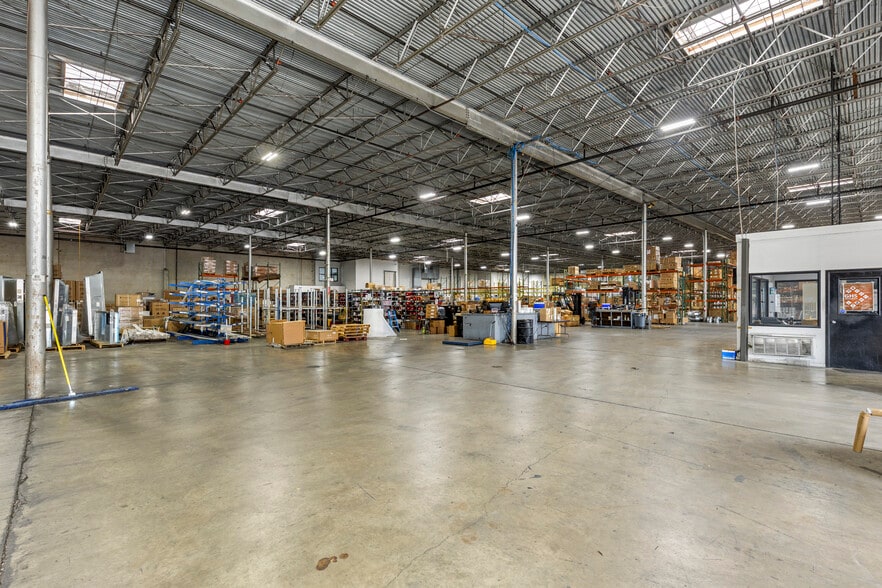 More Photos Of 1401 Valwood Pky, Carrollton Distribution For Sale