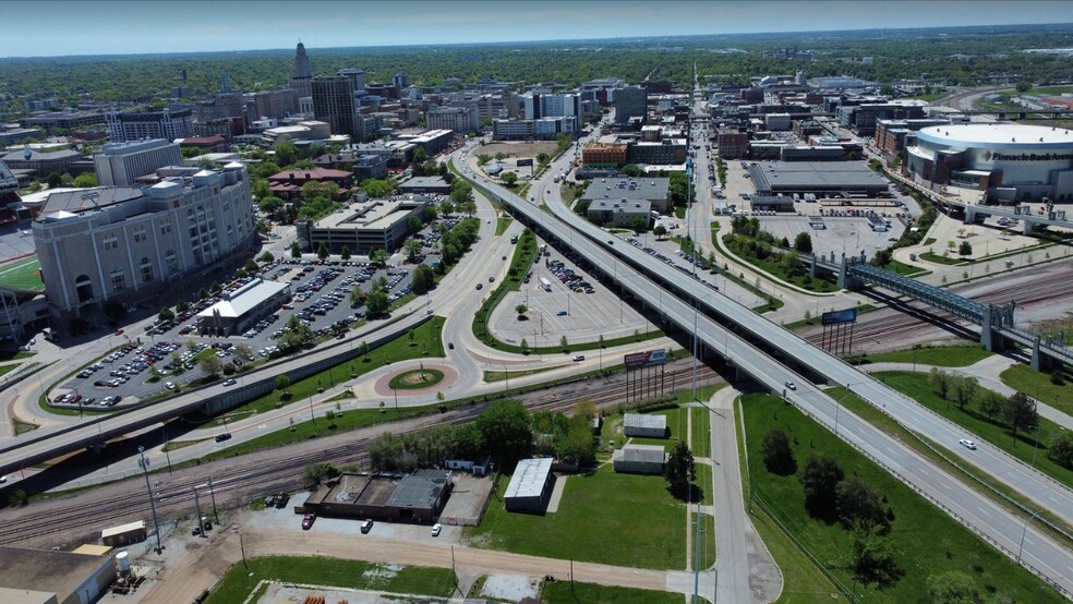 More Photos Of 855 W St, Lincoln Showroom For Lease