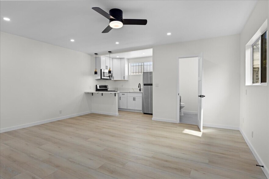 More Photos Of 2218 24th St, Santa Monica Apartments For Sale