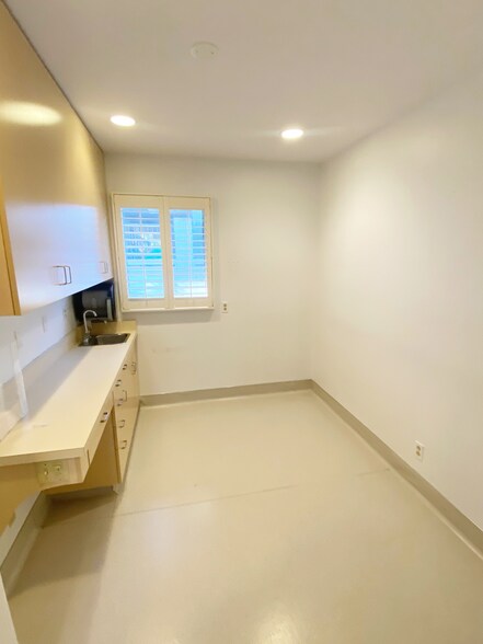 More Photos Of 230 W Pueblo St, Santa Barbara Medical For Sale