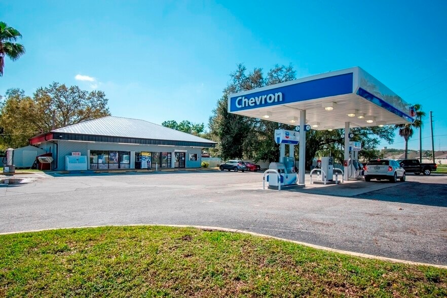 More Photos Of 7950 Wire Rd, Zephyrhills Service Station For Sale