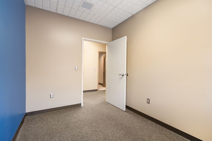 More Photos Of 909 E Republic Rd, Springfield Office For Lease