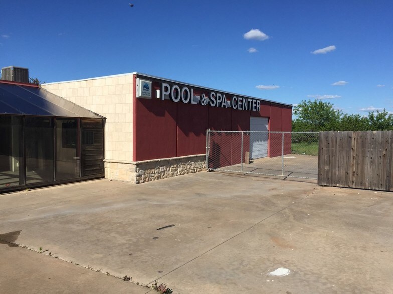 More Photos Of 1411 NW 33rd St, Lawton Flex For Lease