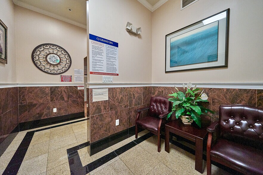 More Photos Of 10211 Balboa Blvd, Northridge Health Club For Sale