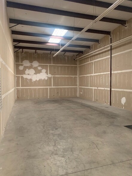 More Photos Of 3454 Alken St, Bakersfield Warehouse For Lease