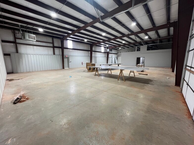 More Photos Of 5130 NW 178th St, Edmond Warehouse For Lease