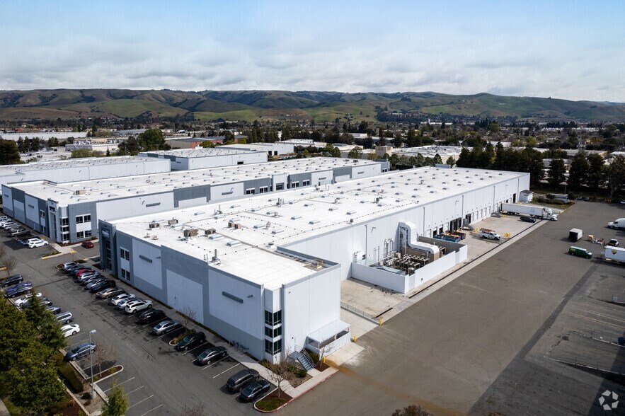 More Photos Of 33498 Central Ave, Union City Warehouse For Lease